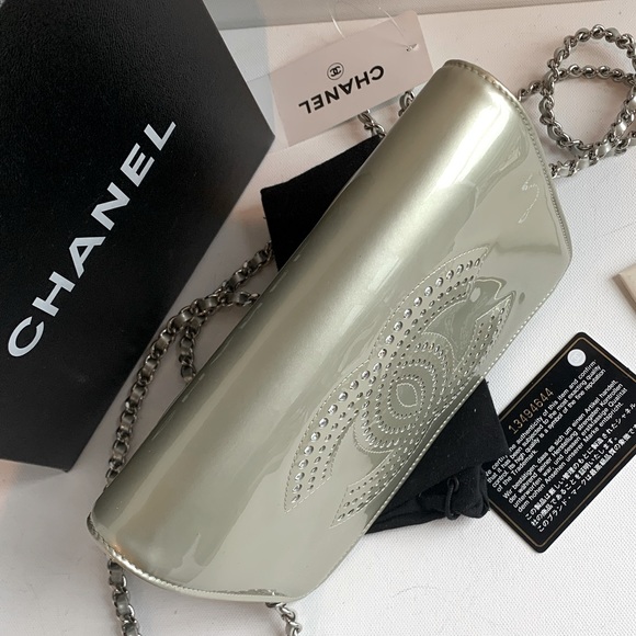 🤍 CHANEL Metallic Silver Studded Vinyl Vegan Swarovski Crystal WOC Wallet Chain🤍 - Picture 12 of 17